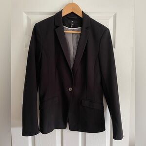 Classic black blazer - fitted style